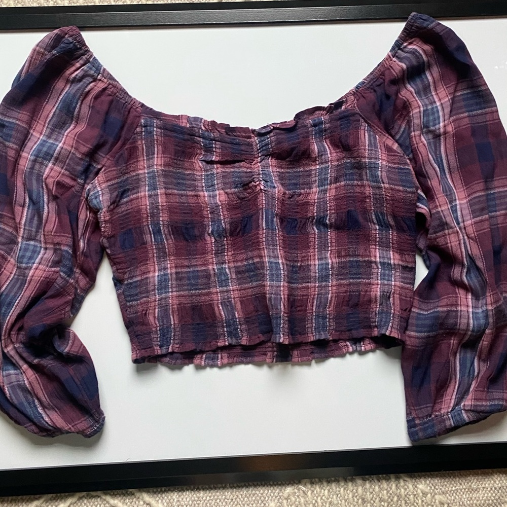 ~Women’s Cropped Top From American Eagle Size: Medium